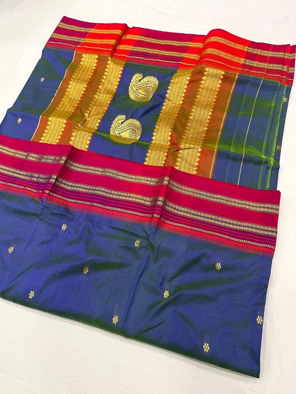 Pure Handloom Narayanpeth Saree with Woven Paisley Pallu Design - Free, Dual-Tone Mayurpankhi Blue