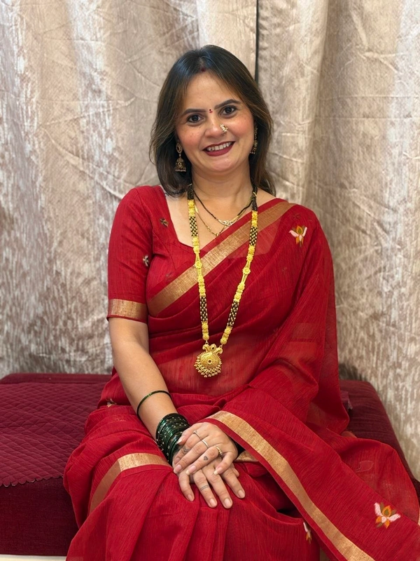 Pure Linen Silk Saree featuring Traditional Jamdani Weaving and Rich Tissue Zari Pallu - FREE, Red