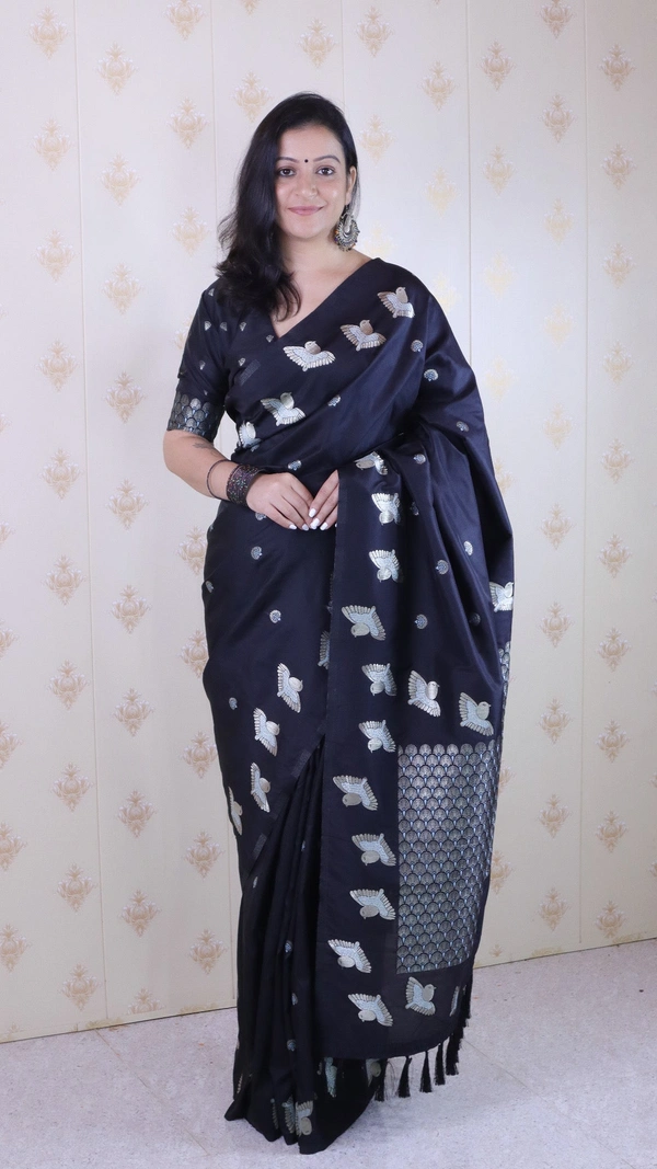 Soft Moonga Silk Saree with Dual Zari Bird Border & Floral Motifs