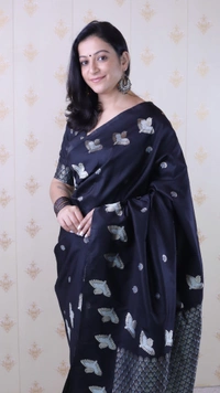 Soft Moonga Silk Saree with Dual Zari Bird Border & Floral Motifs - FREE, BLACK