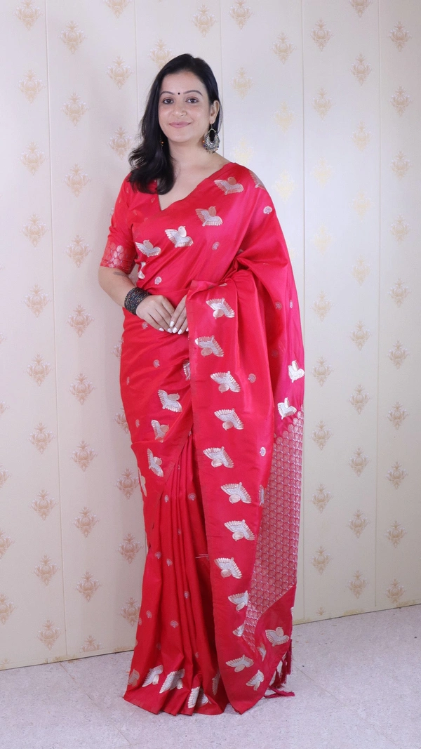 Soft Moonga Silk Saree with Dual Zari Bird Border & Floral Motifs
