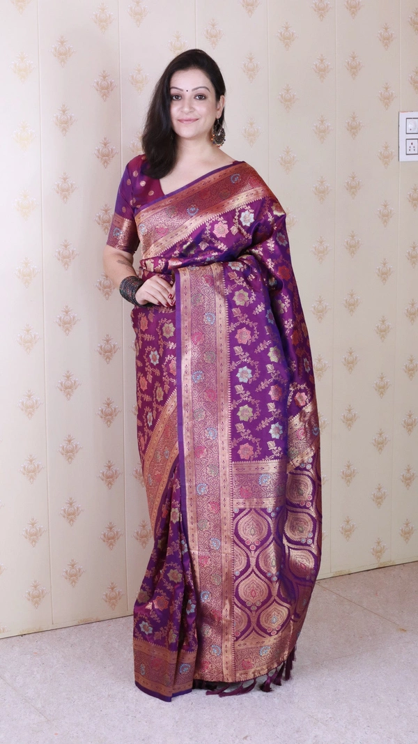 Soft Silk Dusty Saree with Zigzag Motifs & Floral Zari Border