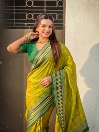 Traditional Chokda Pattern Soft Silk Saree with Gold Zari Checks & Contrast Pallu - FREE, MEHENDI