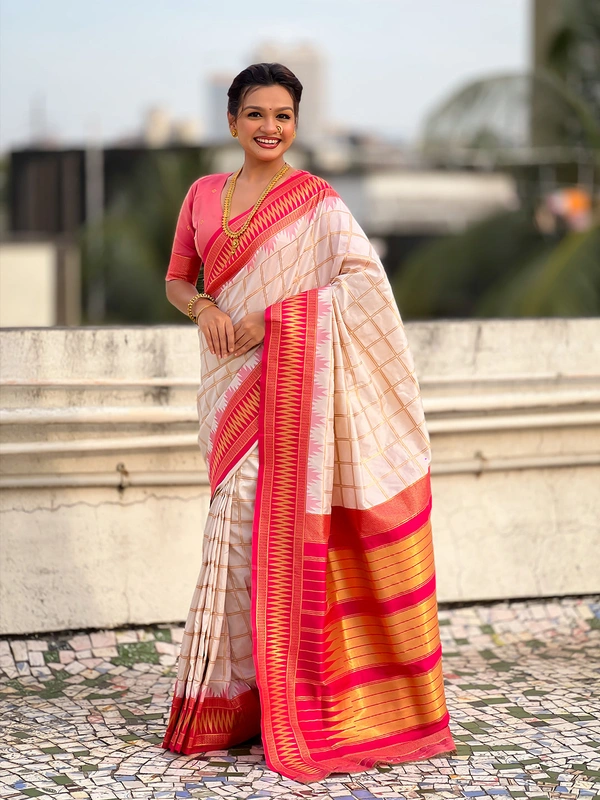 Traditional Chokda Pattern Soft Silk Saree with Gold Zari Checks & Contrast Pallu