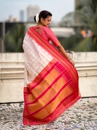 Traditional Chokda Pattern Soft Silk Saree with Gold Zari Checks & Contrast Pallu - FREE, CREAM