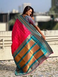 Traditional Chokda Pattern Soft Silk Saree with Gold Zari Checks & Contrast Pallu - FREE, PINK