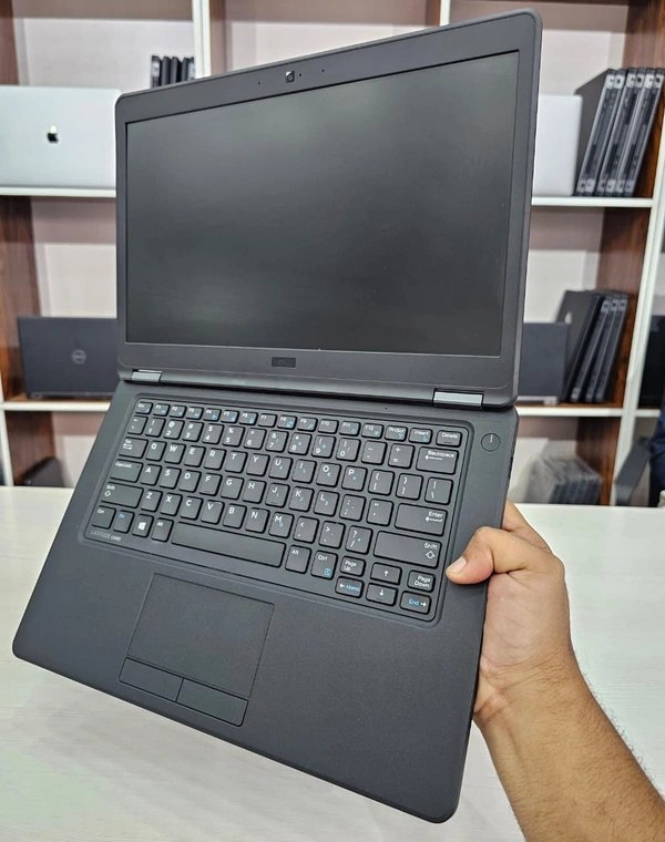 SKU-0029/ CORE I5/ DELL LATITUDE E5450/ Intel Core I5/ Ram 8GB / SSD 256 GB/ Screen 14.1" HD LED/ Wifi/ Webcam / Spk/ Slim/ Win 10 Pro+Ms Office .