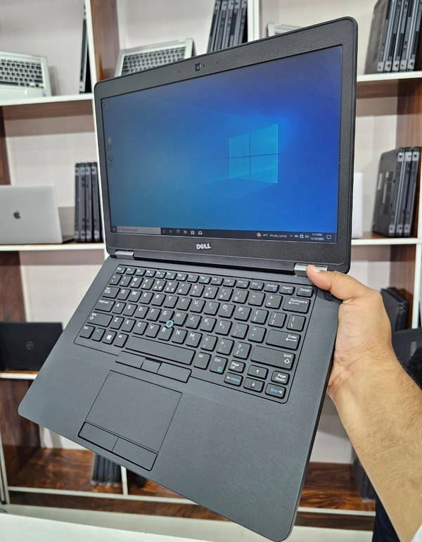 SKU-0029/ CORE I5/ DELL LATITUDE E5450/ Intel Core I5/ Ram 8GB / SSD 256 GB/ Screen 14.1" HD LED/ Wifi/ Webcam / Spk/ Slim/ Win 10 Pro+Ms Office .