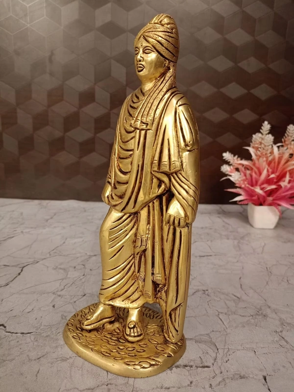 DecorsOne Brass Swami Vivekananda Statue 10"