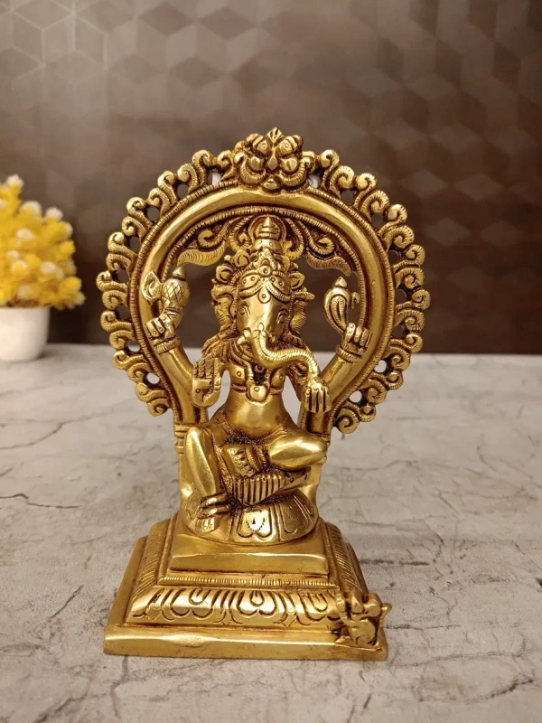 DecorsOne Brass Super Fine ganesha With Design Arch Idol 6"