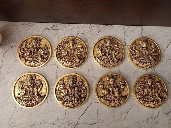 DecorsOne Brass Circular Ashtalshmi Wall Mount 4"