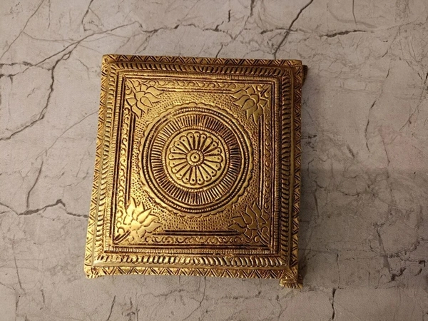 DecorsOne Brass Square Chowki 1.5"