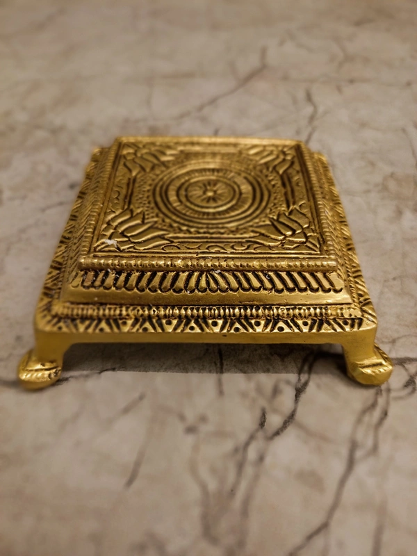 DecorsOne Brass Square Shape Chowki Stand 1″
