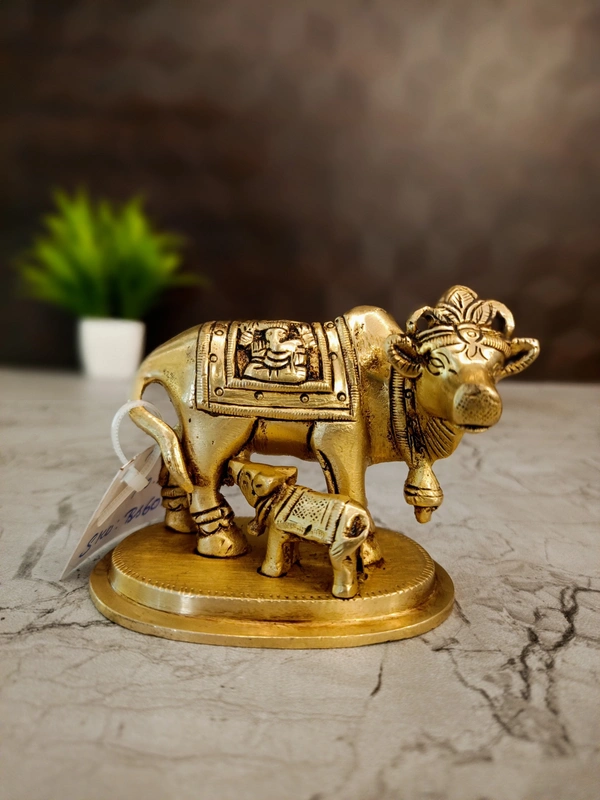 DecorsOne Brass Cow And Calf With Perumal 2"