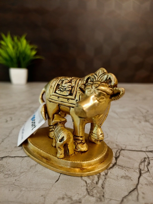 DecorsOne Brass Cow And Calf With Perumal 2"