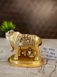 DecorsOne Brass Cow And Calf With Perumal 2"