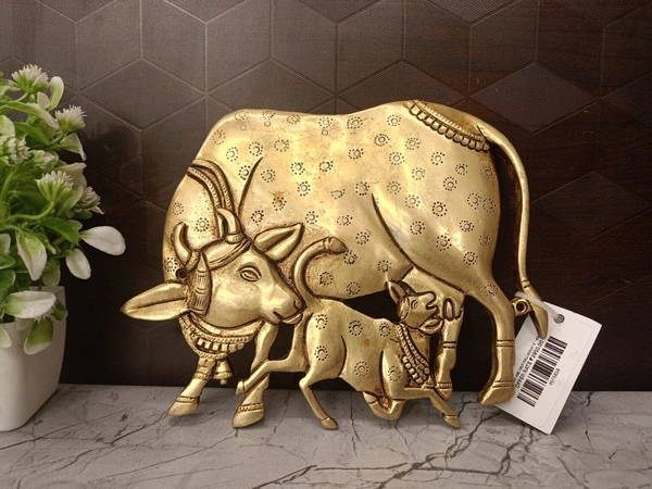 DecorsOne Brass Wall Mount Cow And Calf 6″