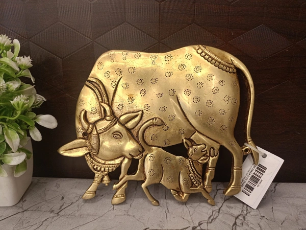DecorsOne Brass Wall Mount Cow And Calf 6″