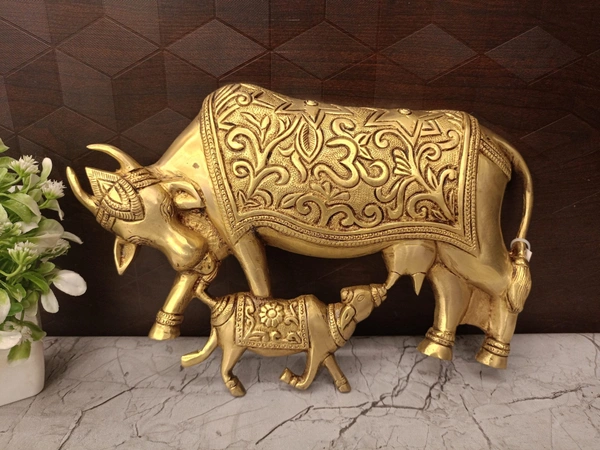 DecorsOne Brass Cow And Calf Wall Mount 8″