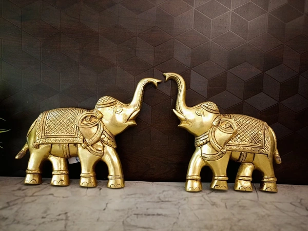 DecorsOne Brass Elephant Wall Mount Pair - 8"