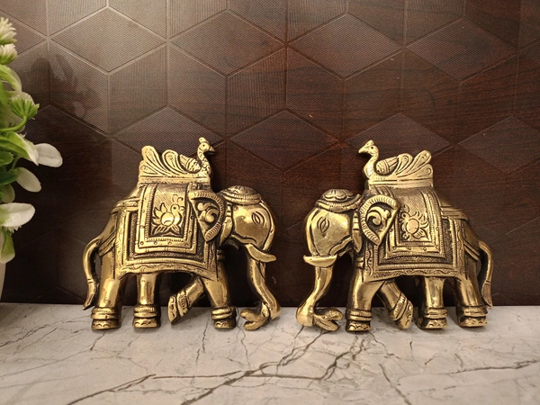 DecorsOne Brass Elephant Wall Mount 4.5” Pair