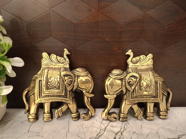 DecorsOne Brass Elephant Wall Mount 4.5” Pair