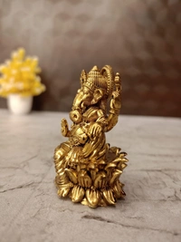 DecorsOne Brass Fine art Lotus Ganesha Idol 2.5″