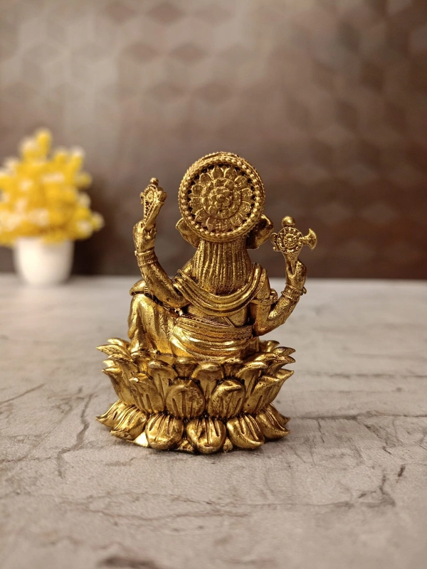 DecorsOne Brass Fine art Lotus Ganesha Idol 2.5″