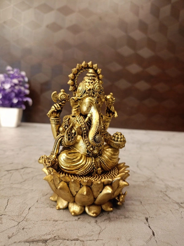 Brass Fine Art Ganesha Statue Sitting On Lotus