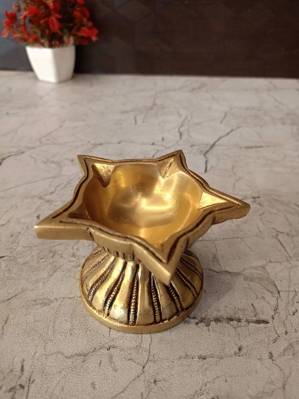 DecorsOne Brass Five Face Diya 2.5″