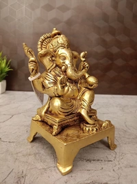 DecorsOne Brass Ganesha Idol With Chowki Stand 7''