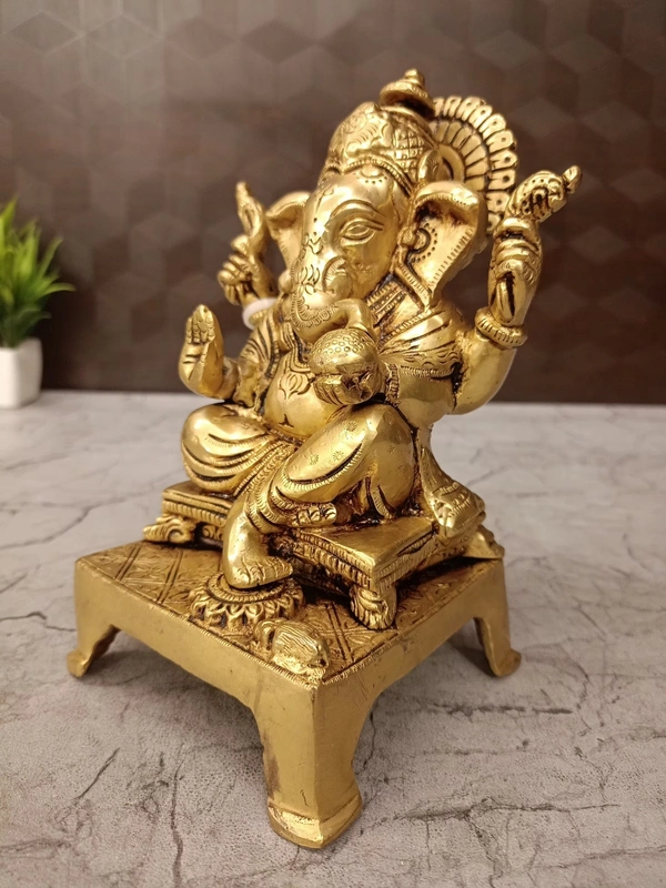 DecorsOne Brass Ganesha Idol With Chowki Stand 7''