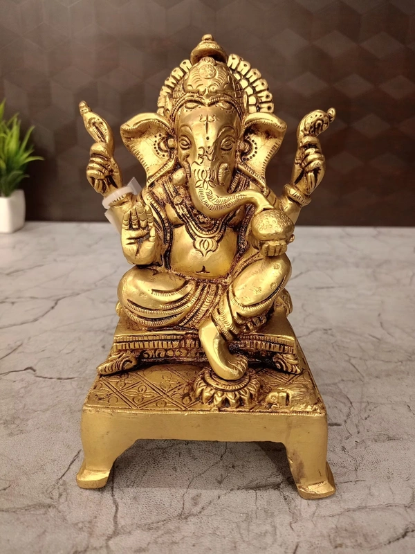 DecorsOne Brass Ganesha Idol With Chowki Stand 7''