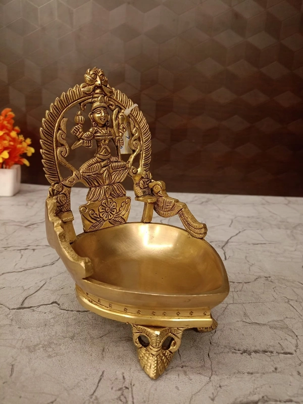 DecorsOne Brass Kamakshi Diya 7″