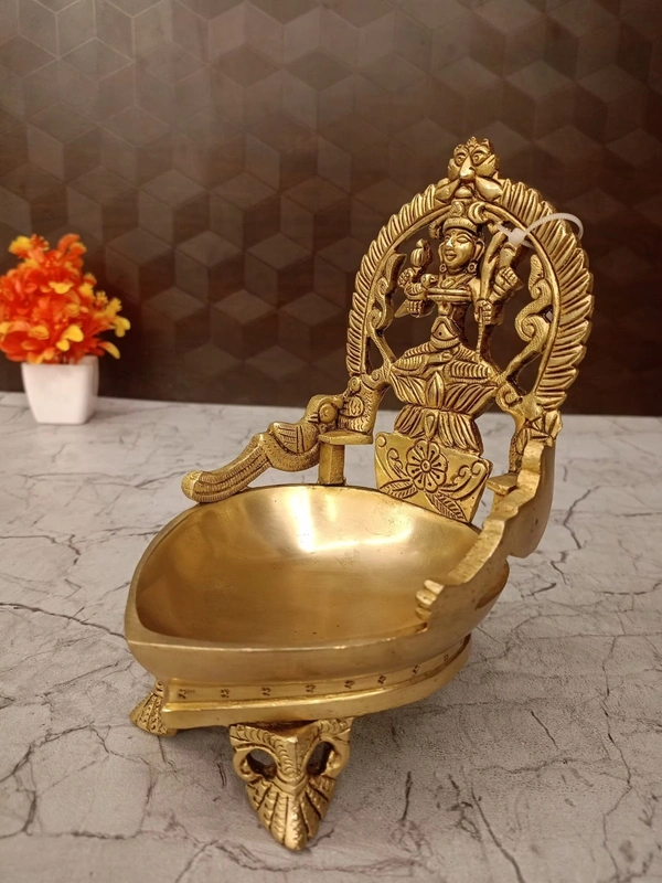 DecorsOne Brass Kamakshi Diya 7″