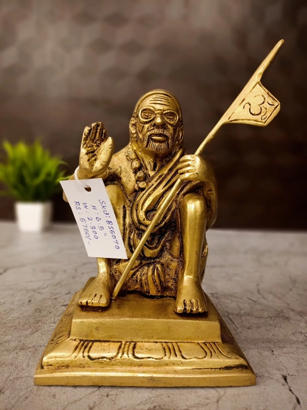 DecorsOne brass Kanji Maha periyava Idol 6.5"
