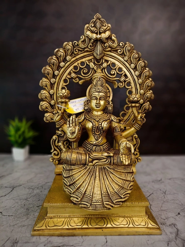 DecorsOne Brass Lakshmi Idol With Well Design Arch 16.5"