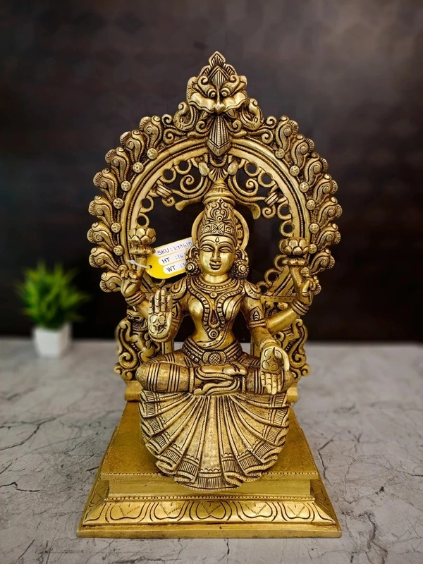DecorsOne Brass Lakshmi Idol With Well Design Arch 16.5"