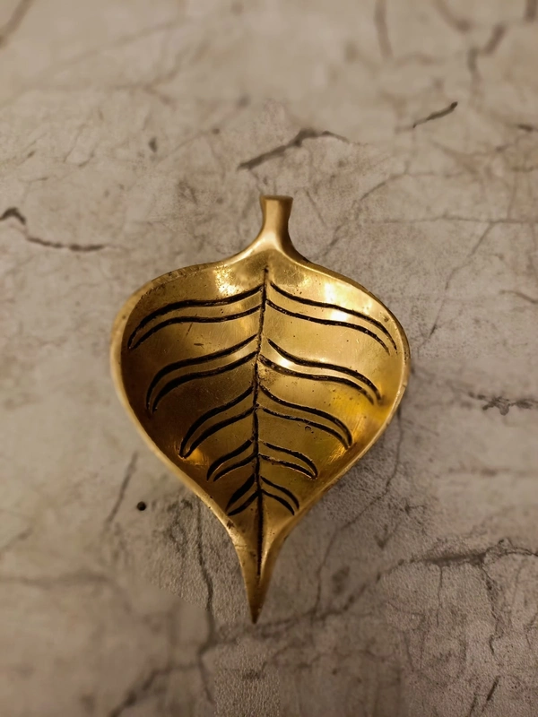 DecorsOne Brass Leaf Diya 1.5″