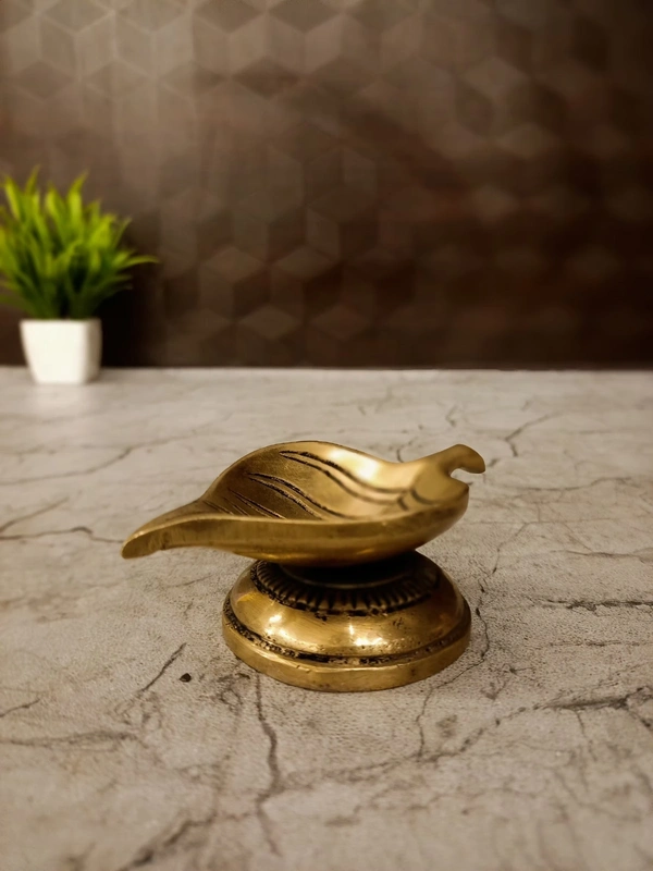 DecorsOne Brass Leaf Diya 1.5″