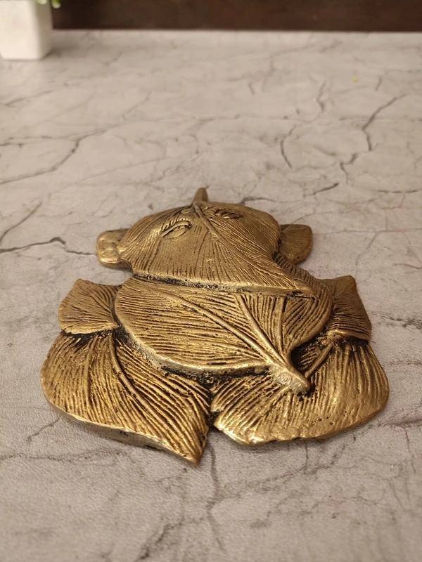 DecorsOne Brass Leaf Ganesha Wall Mount 6"