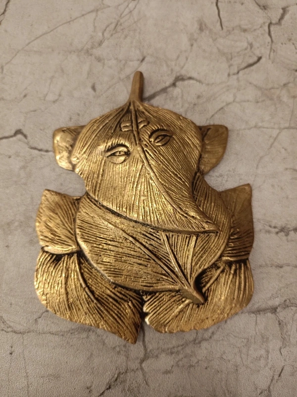 DecorsOne Brass Leaf Ganesha Wall Mount 6"
