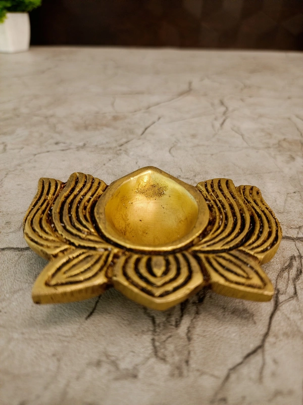 DecorsOne Brass Lotus Diya Big 1''