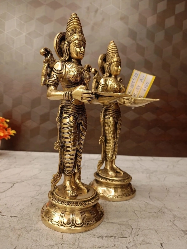 DecorsOne Brass Antique Paavai Diya 11.5"