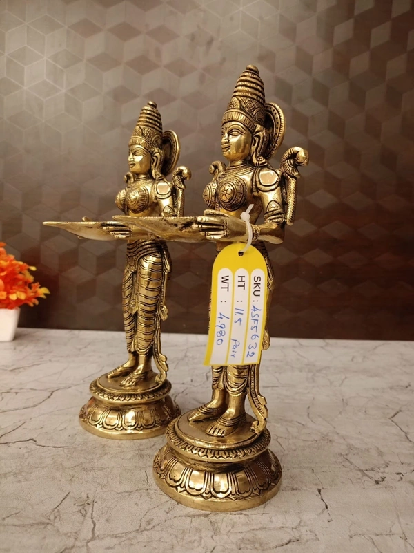 DecorsOne Brass Antique Paavai Diya 11.5"