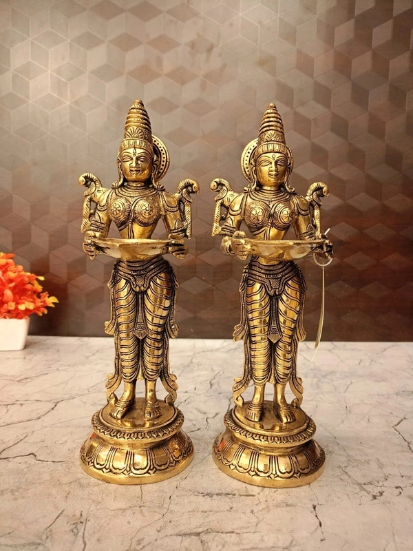 DecorsOne Brass Antique Paavai Diya 11.5"