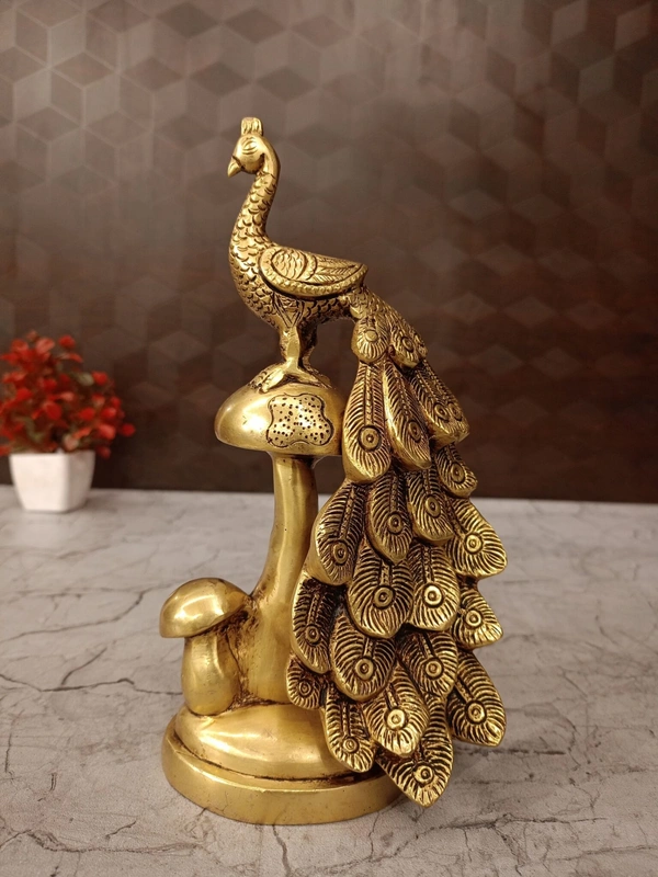 DecorsOne Brass Peacock Sitting On Mushroom idol 8.5″