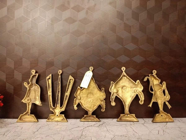 DecorsOne Brass Perumal Nammam Wall Mount 9"