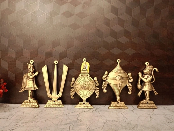 DecorsOne Brass Perumal Nammam Wall Mount 9"