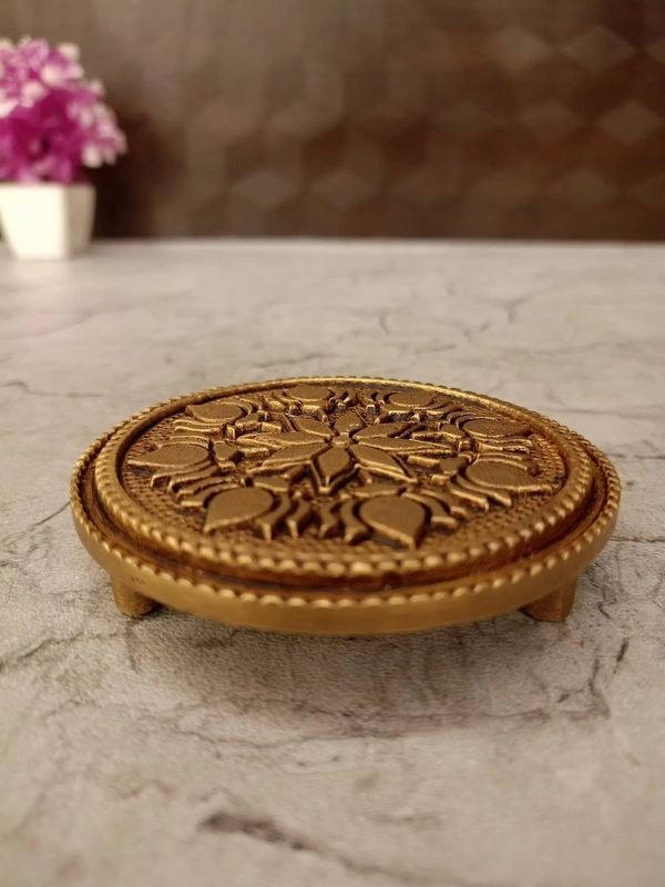 DecorsOne Brass Round Chowki 1''